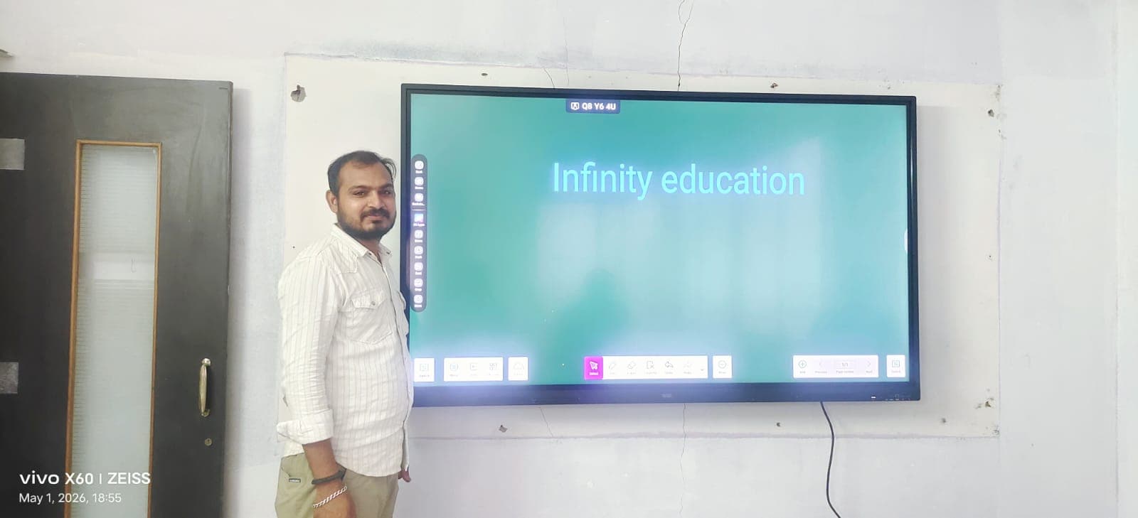 Nitek interactive flat panel installed in private school Infinity Education, Himmatnagar